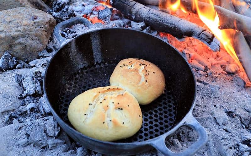 Burger-Buns cooked on the campfire