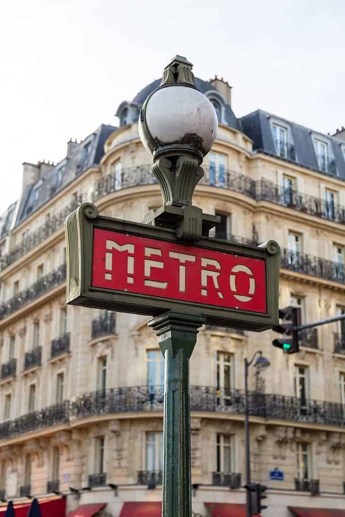 Paris metro scams